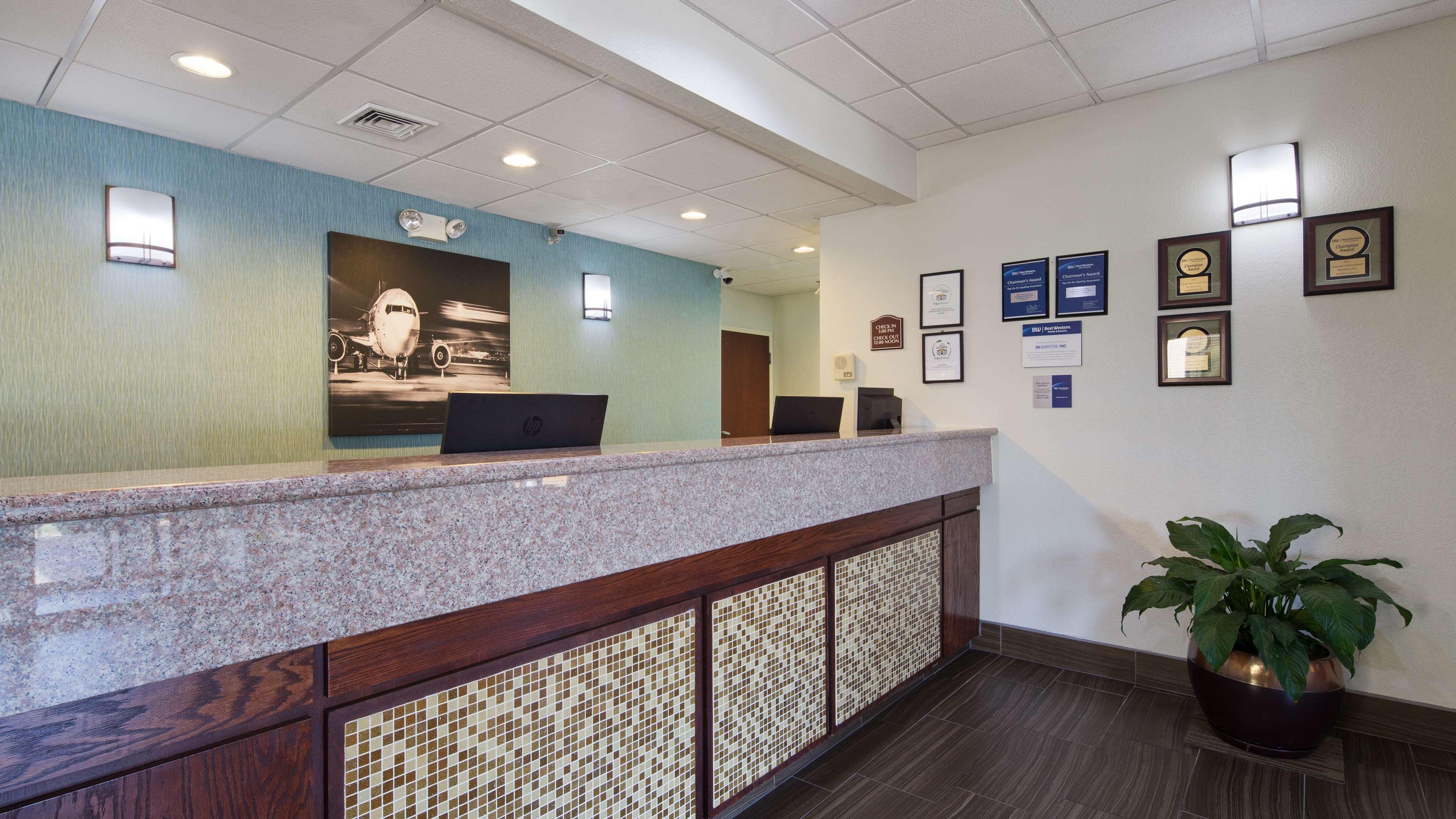 Best Western Plus Springfield Airport Inn Экстерьер фото