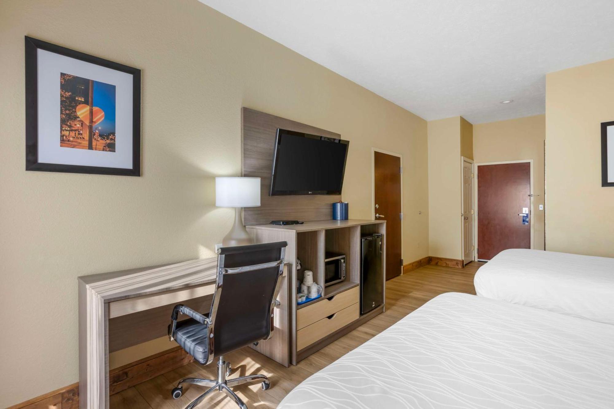 Best Western Plus Springfield Airport Inn Экстерьер фото