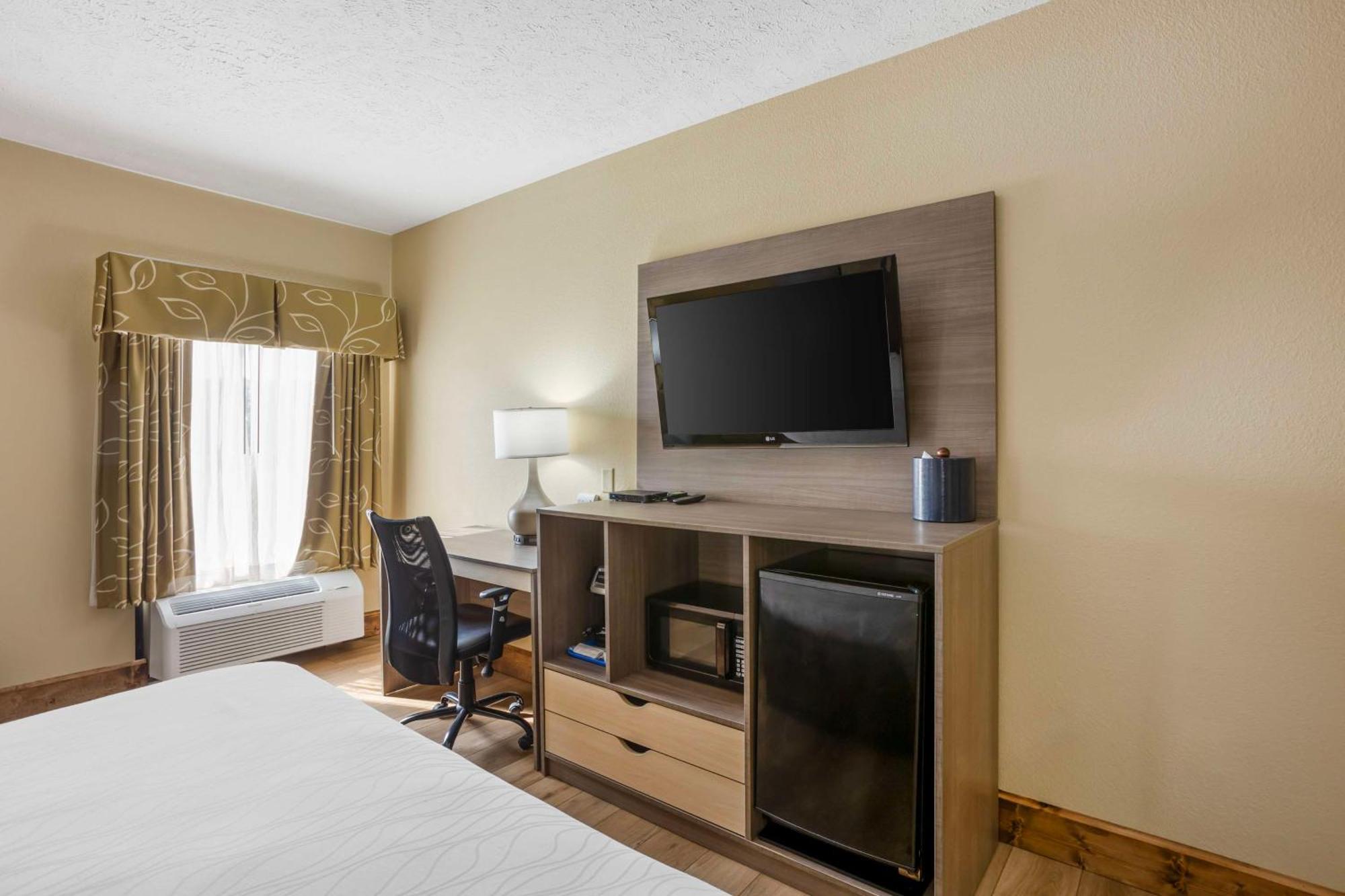 Best Western Plus Springfield Airport Inn Экстерьер фото