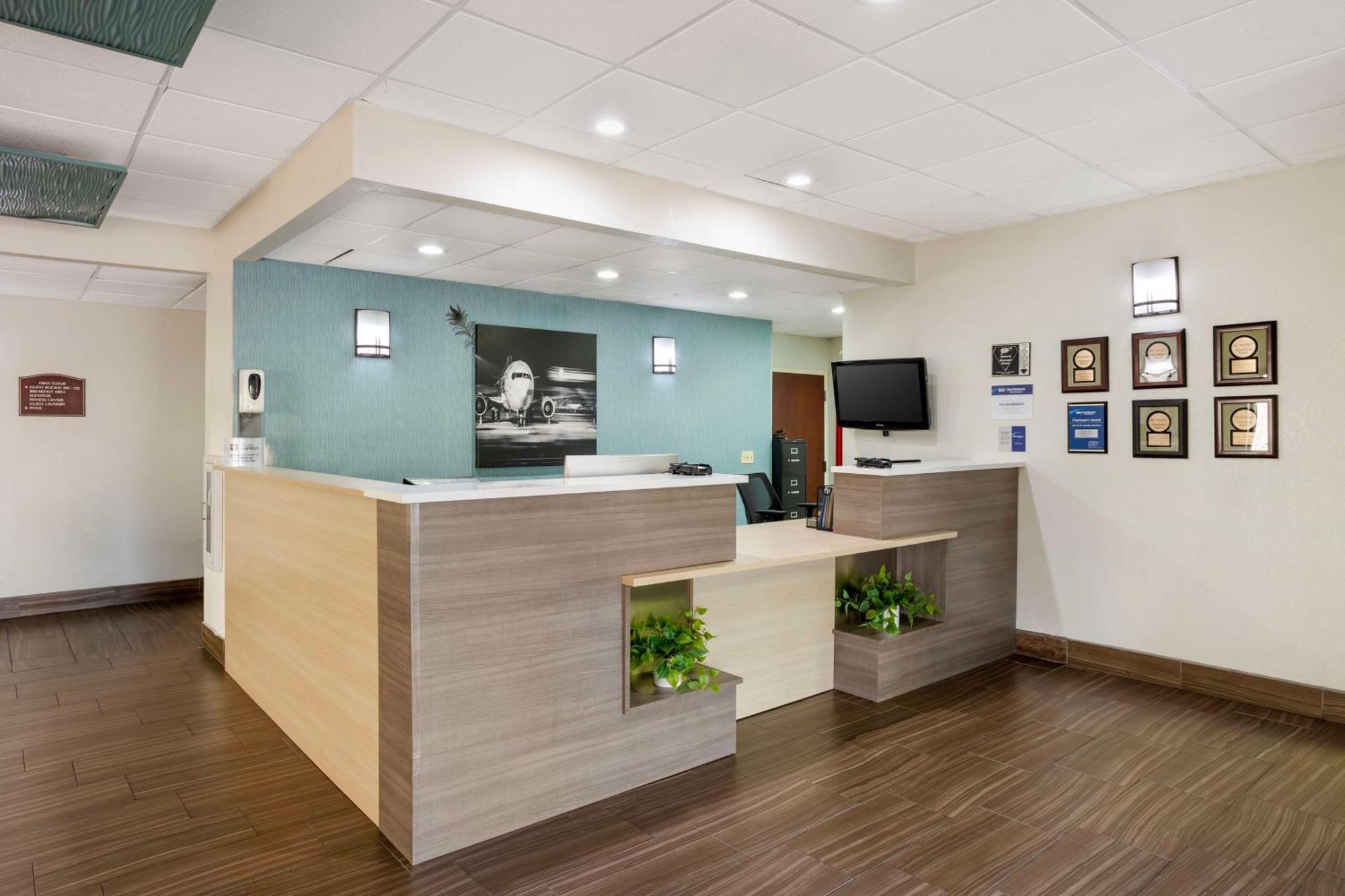 Best Western Plus Springfield Airport Inn Экстерьер фото