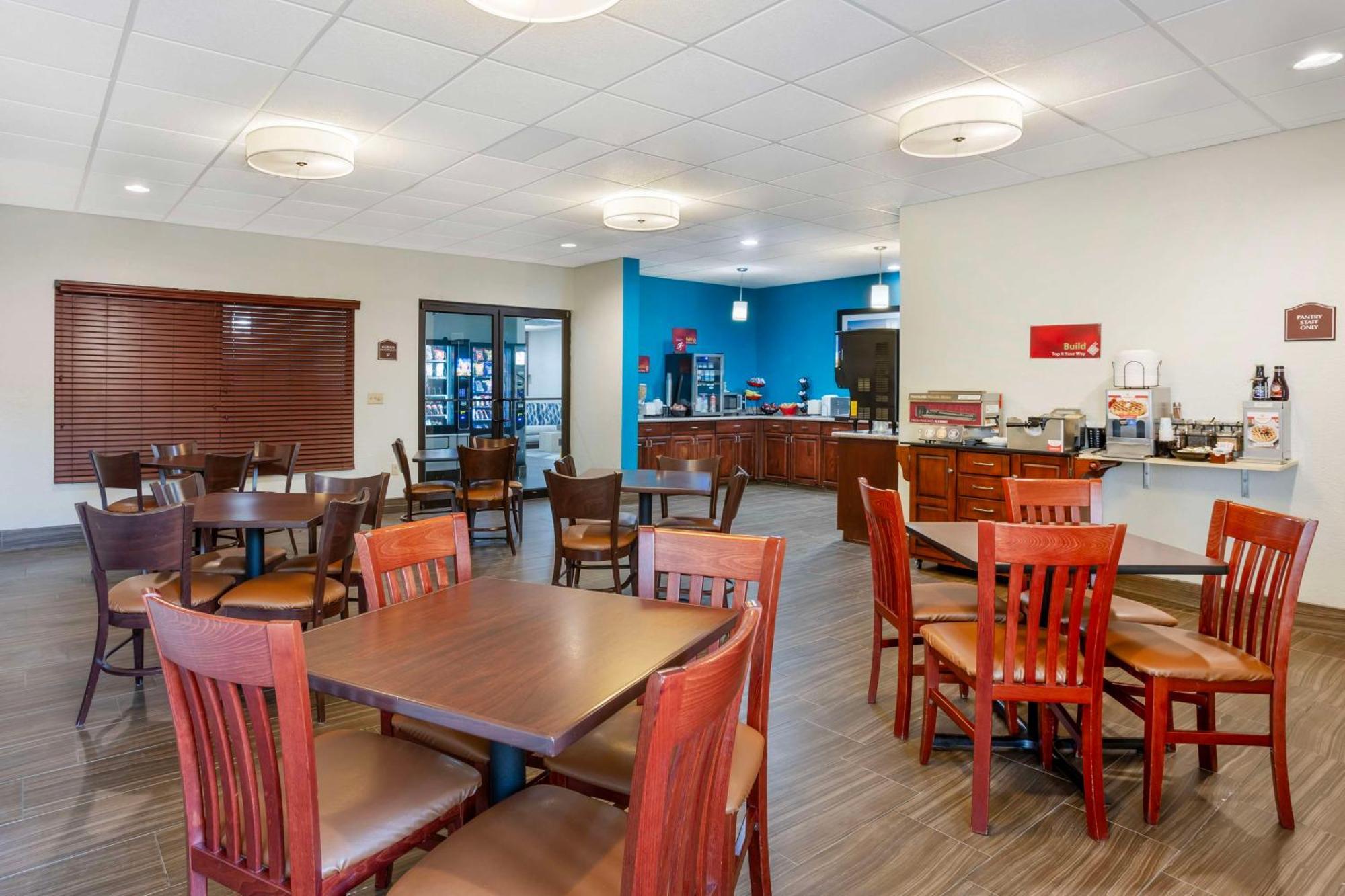 Best Western Plus Springfield Airport Inn Экстерьер фото