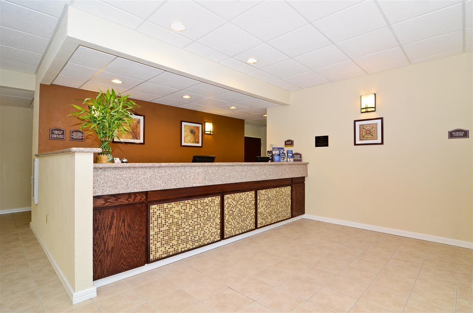 Best Western Plus Springfield Airport Inn Интерьер фото